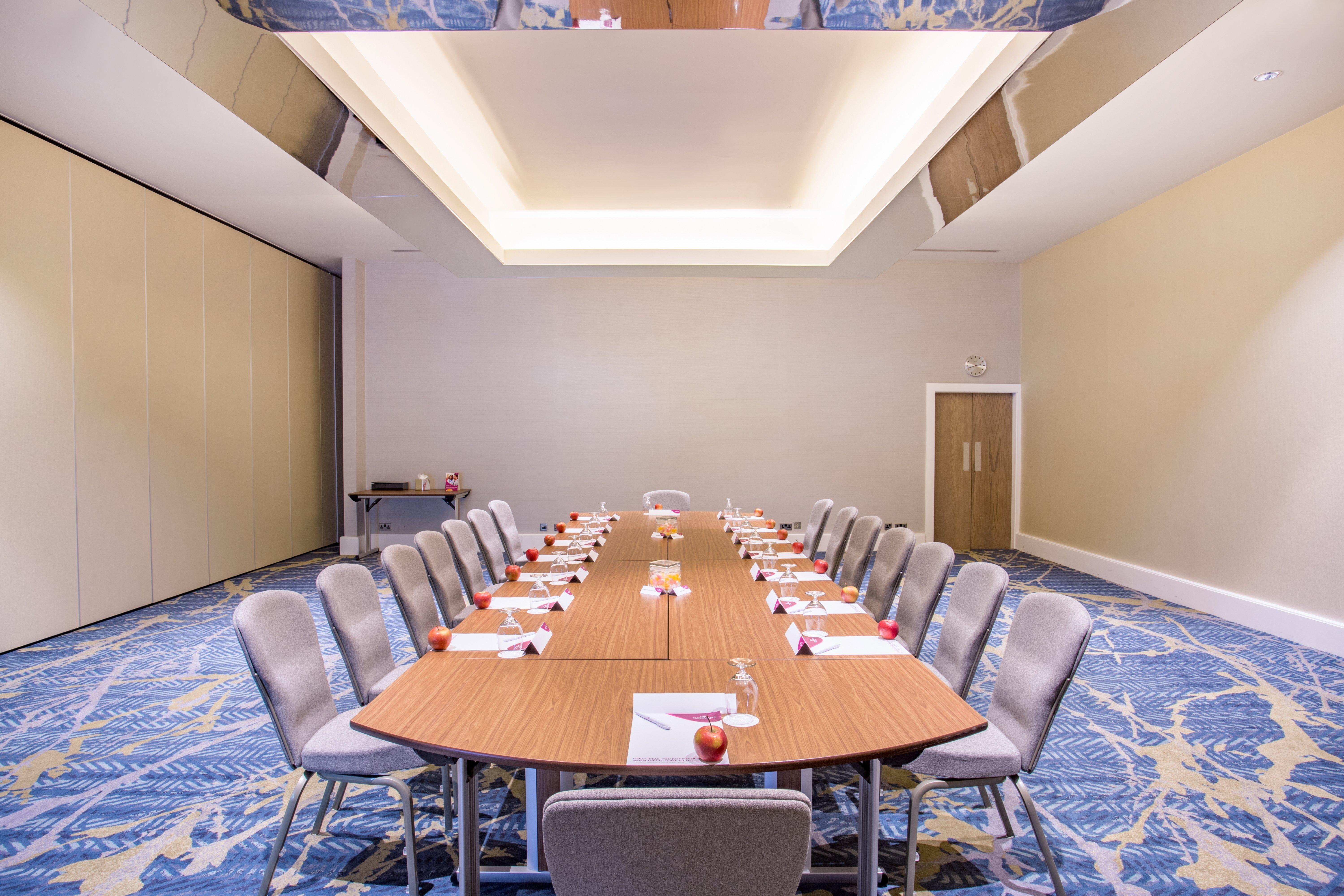Отель Crowne Plaza Gerrards Cross By Ihg Биконсфилд Экстерьер фото