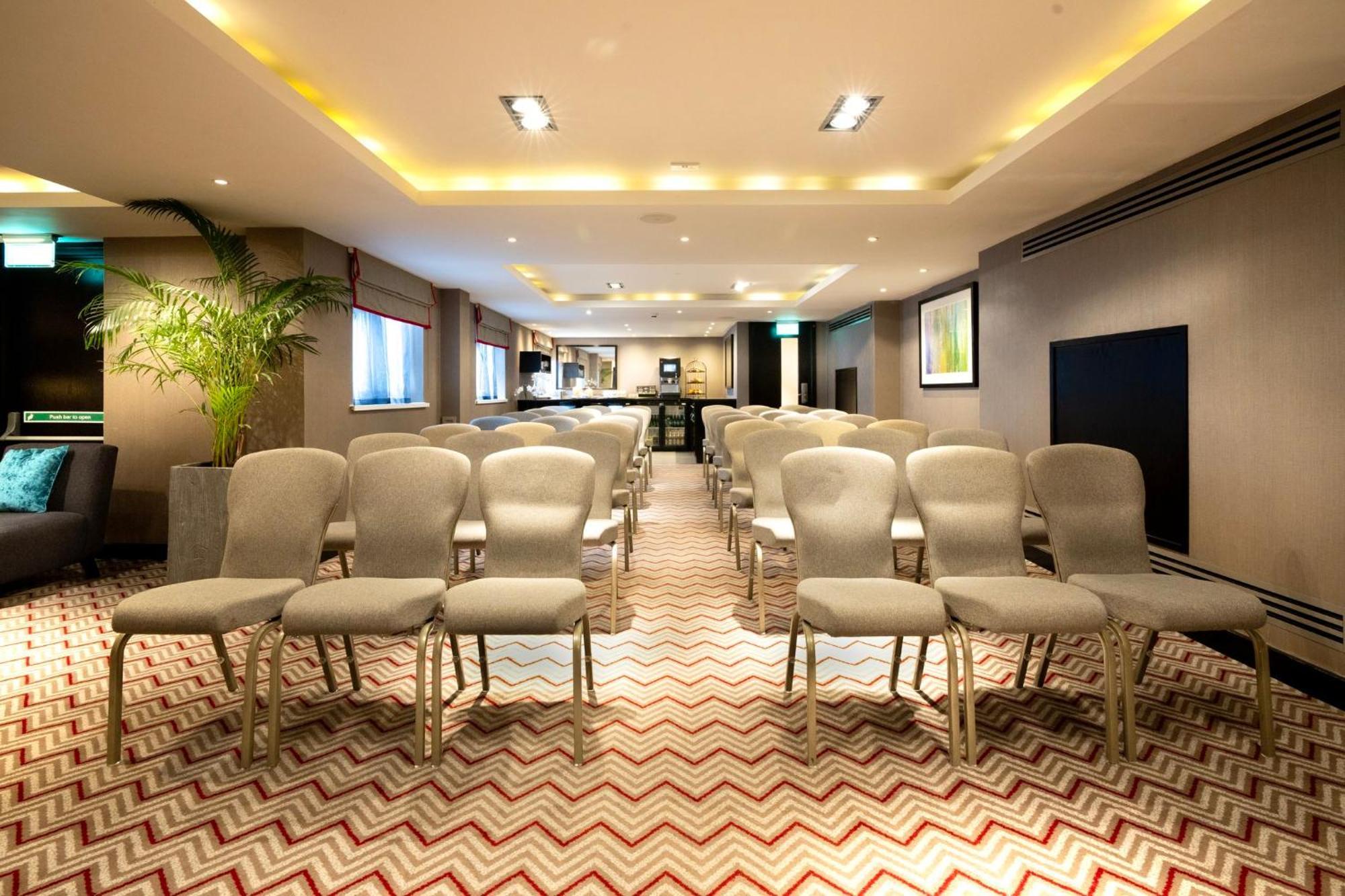 Отель Crowne Plaza Gerrards Cross By Ihg Биконсфилд Экстерьер фото