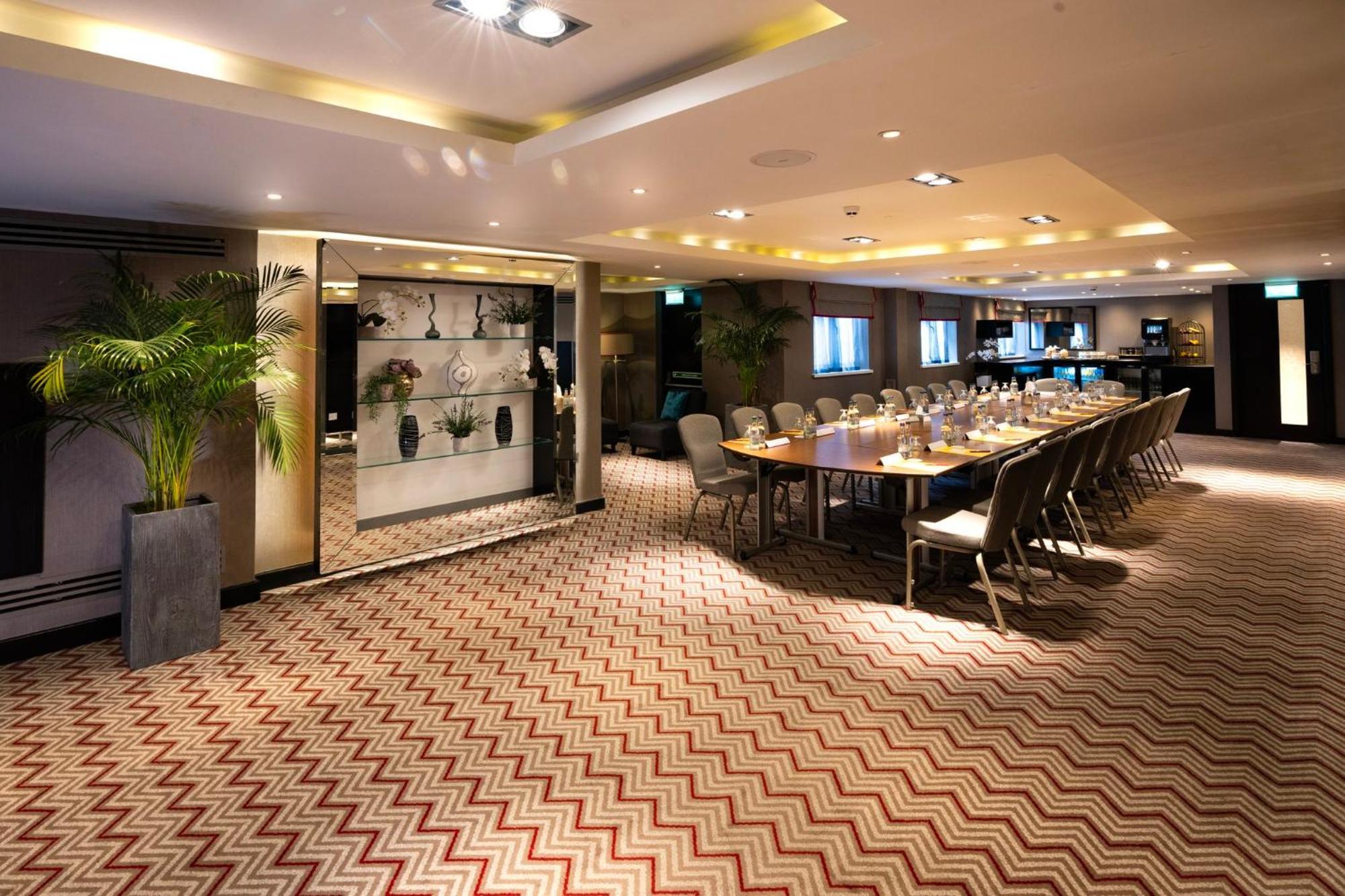 Отель Crowne Plaza Gerrards Cross By Ihg Биконсфилд Экстерьер фото
