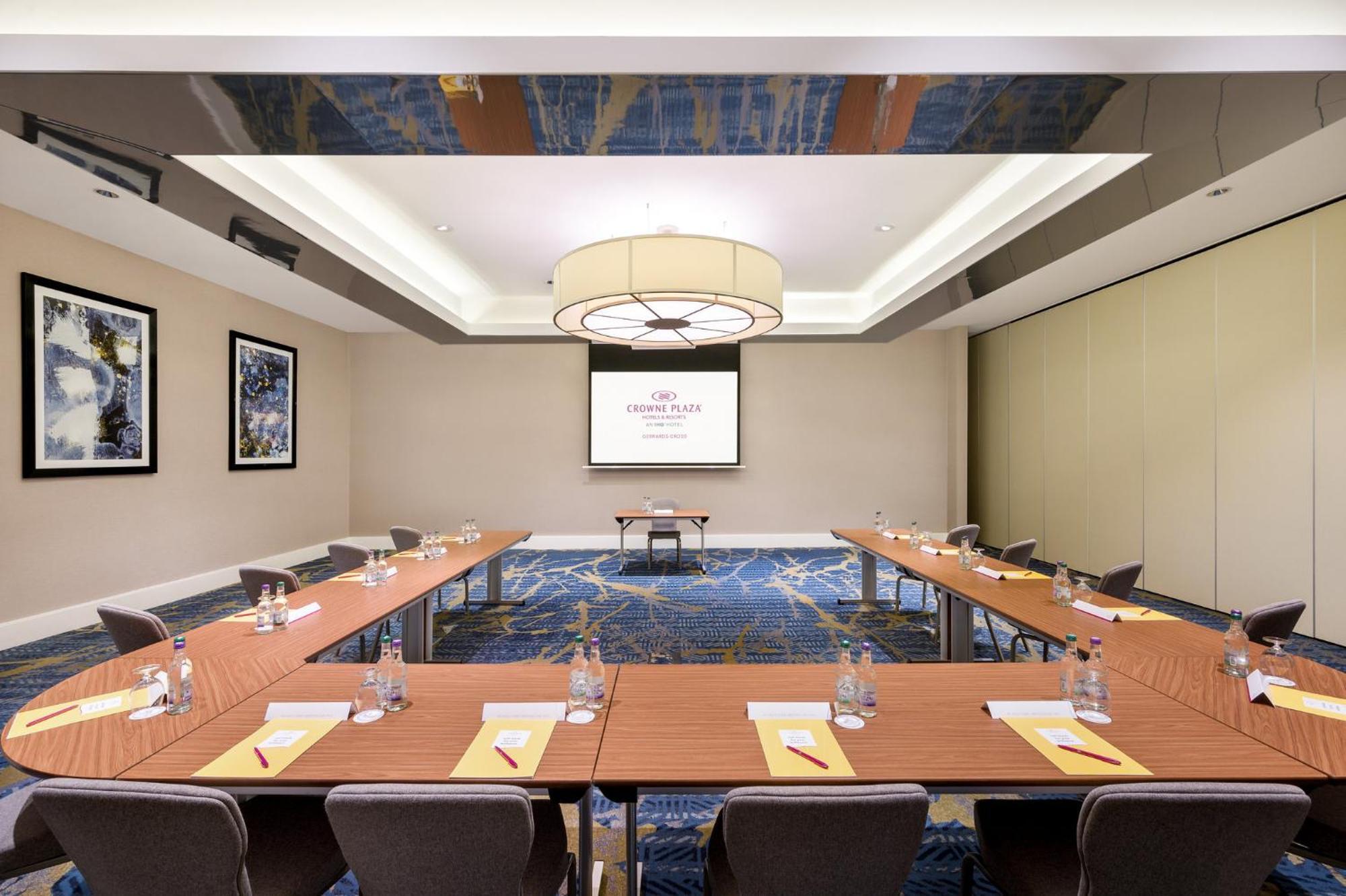 Отель Crowne Plaza Gerrards Cross By Ihg Биконсфилд Экстерьер фото