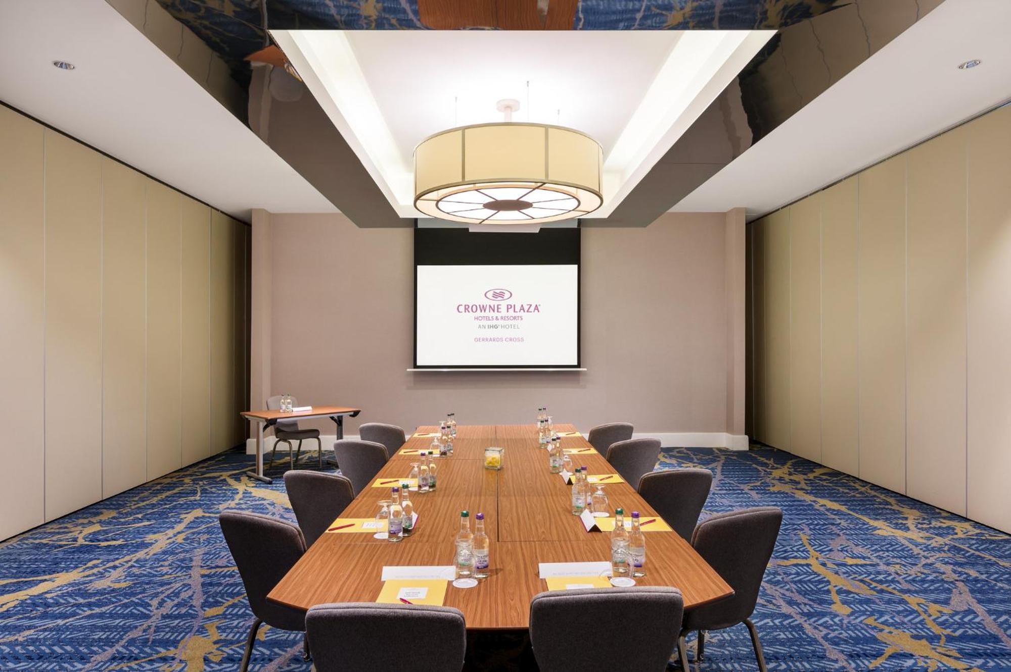 Отель Crowne Plaza Gerrards Cross By Ihg Биконсфилд Экстерьер фото