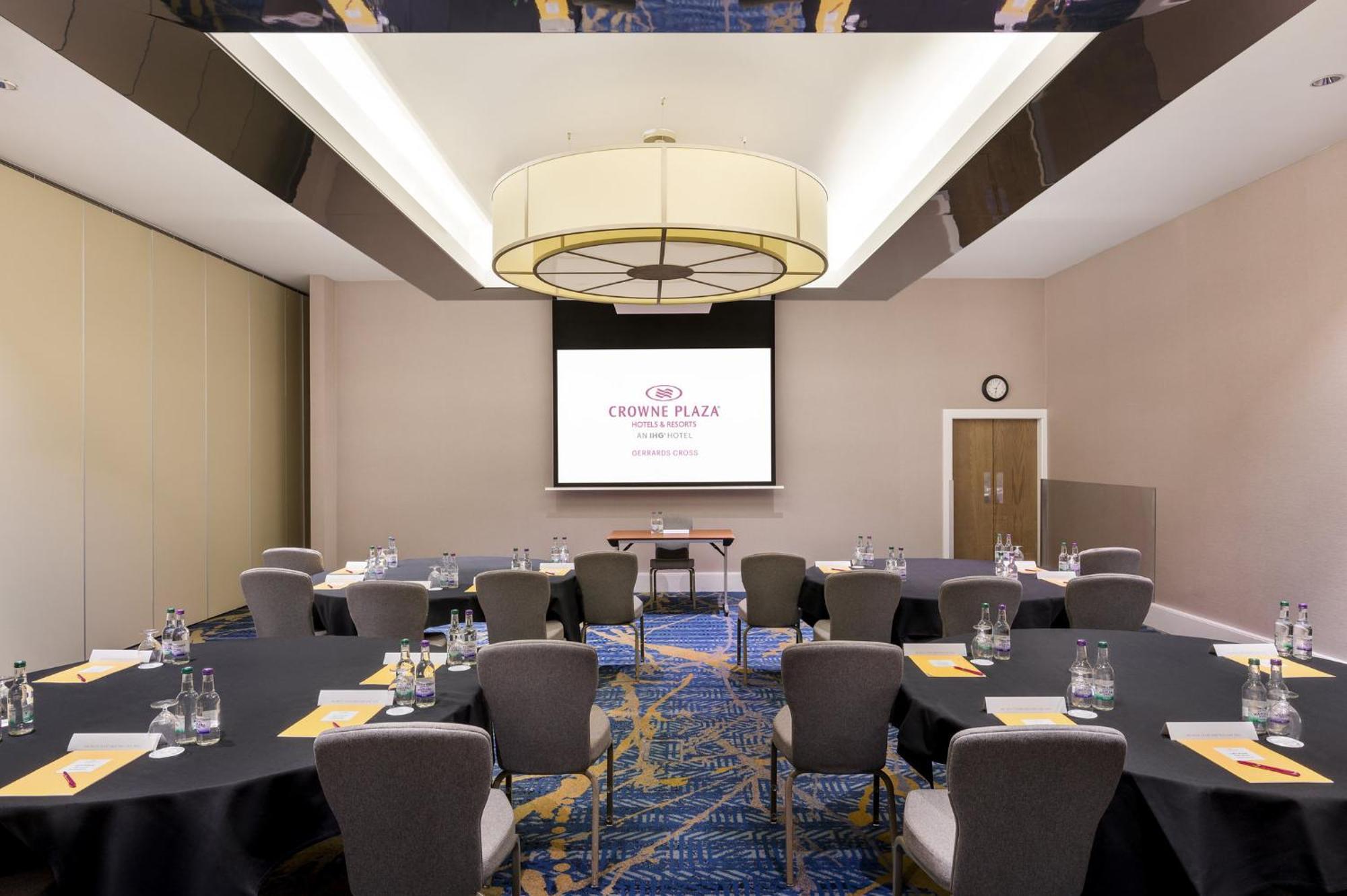 Отель Crowne Plaza Gerrards Cross By Ihg Биконсфилд Экстерьер фото