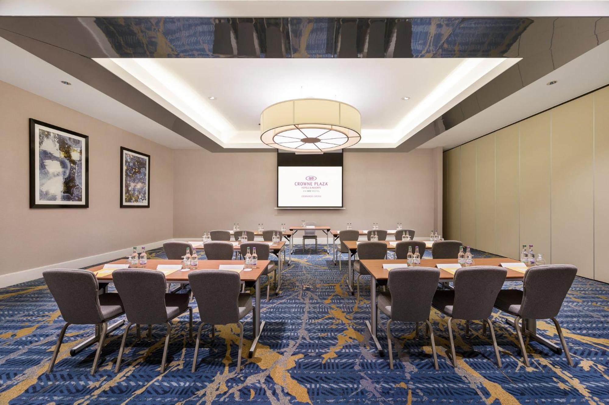 Отель Crowne Plaza Gerrards Cross By Ihg Биконсфилд Экстерьер фото