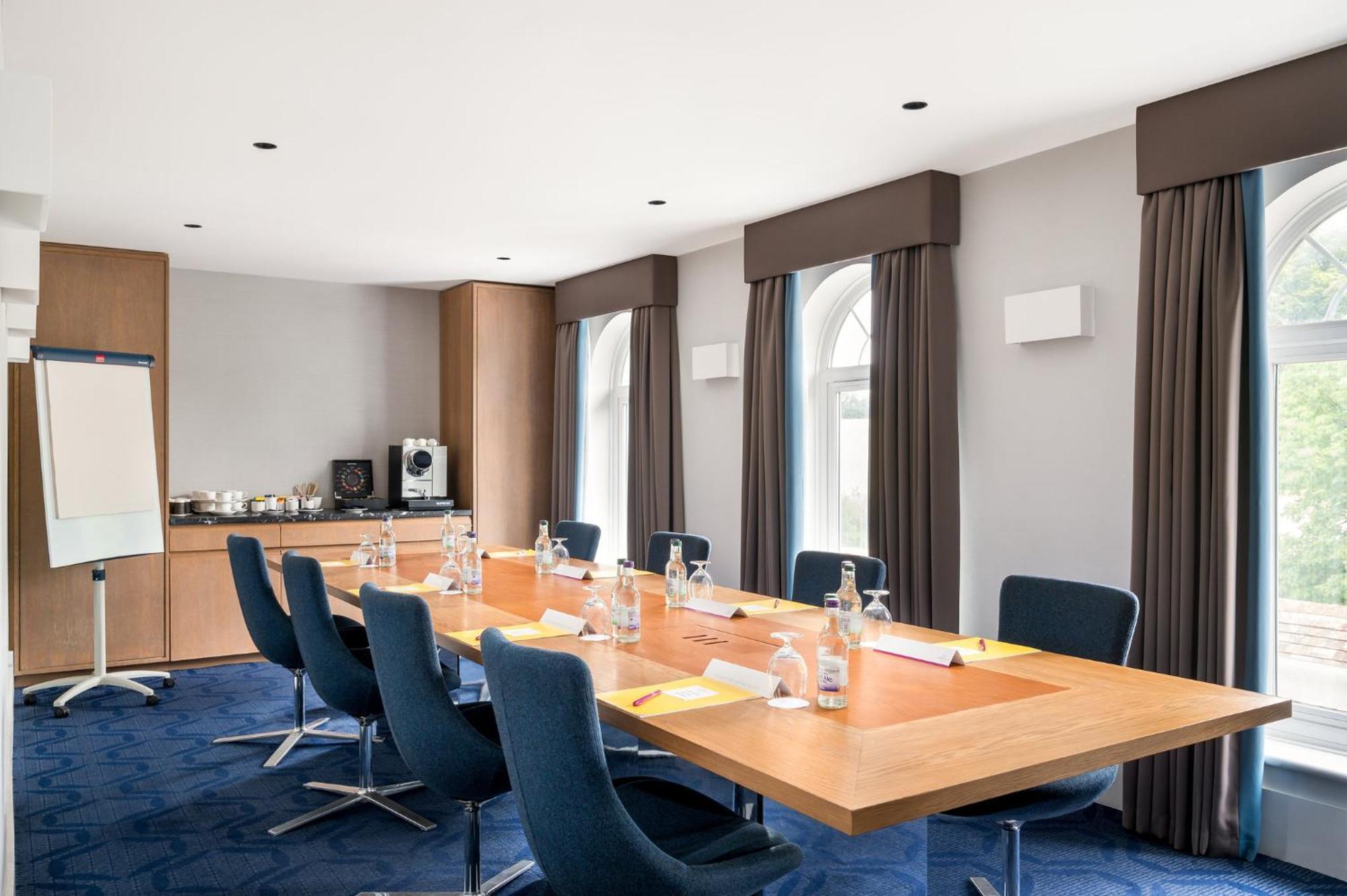 Отель Crowne Plaza Gerrards Cross By Ihg Биконсфилд Экстерьер фото