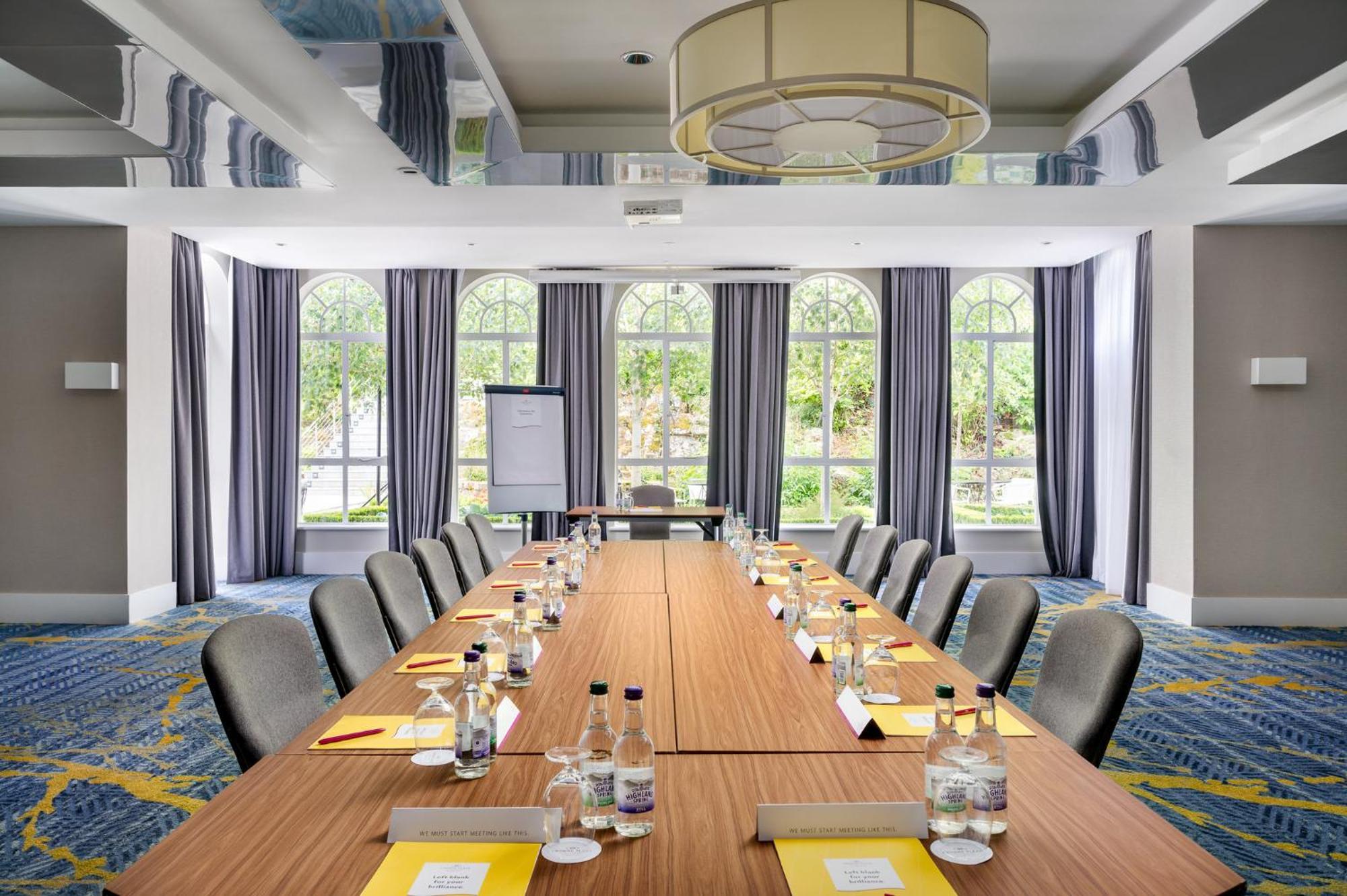 Отель Crowne Plaza Gerrards Cross By Ihg Биконсфилд Экстерьер фото
