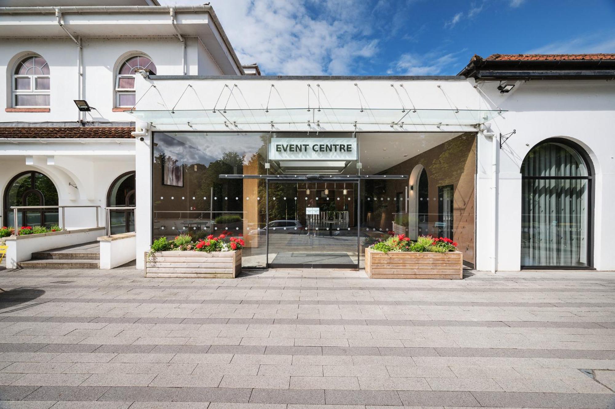 Отель Crowne Plaza Gerrards Cross By Ihg Биконсфилд Экстерьер фото