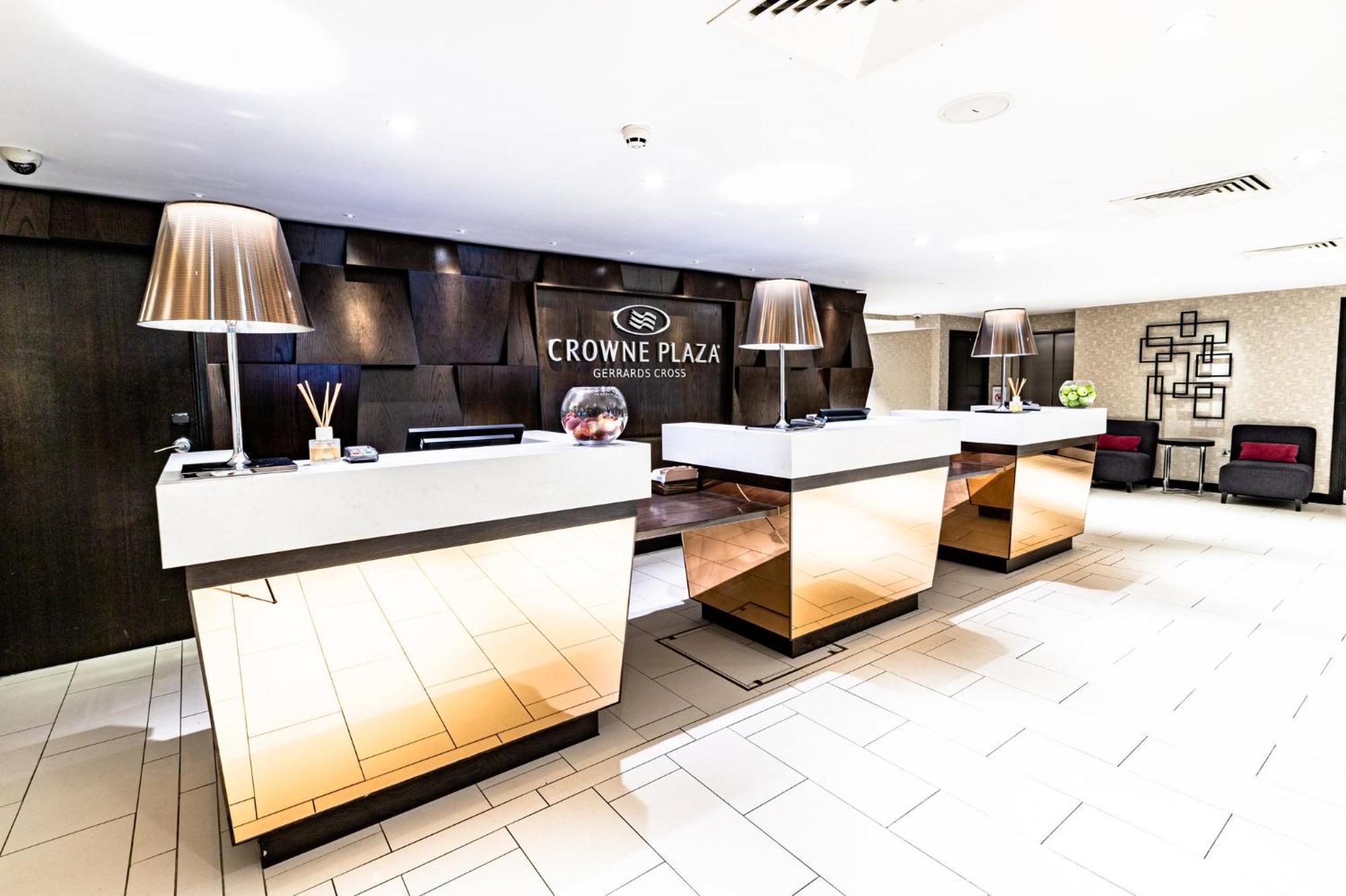 Отель Crowne Plaza Gerrards Cross By Ihg Биконсфилд Экстерьер фото